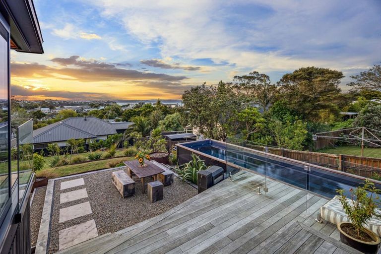 Photo of property in 50 Tiri Road, Manly, Whangaparaoa, 0930