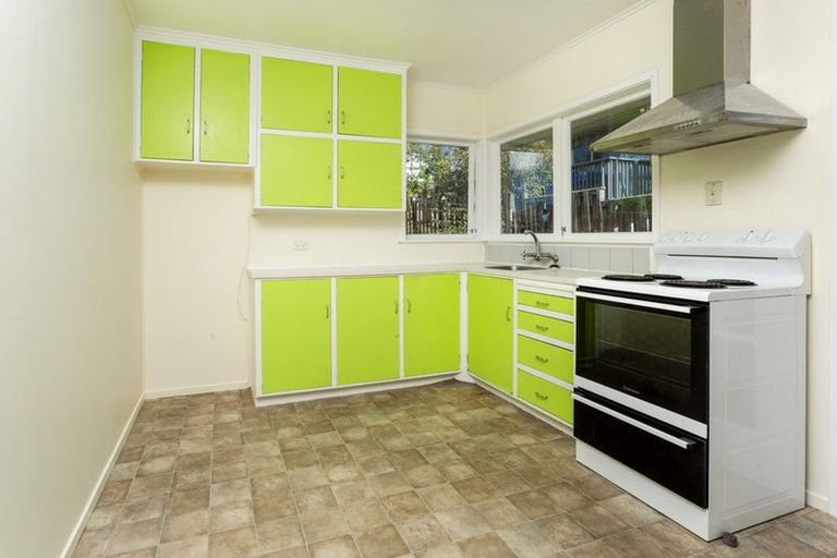 Photo of property in 2/18 Anne Road, Hillcrest, Auckland, 0627