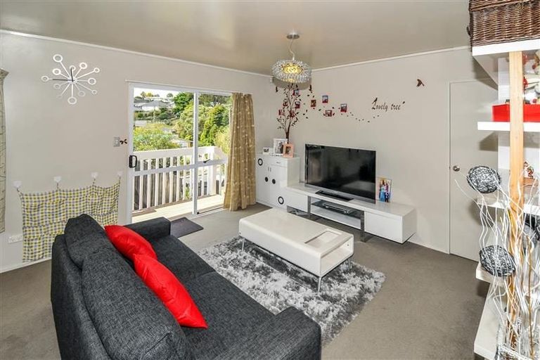 Photo of property in 1/20 Hogans Road, Glenfield, Auckland, 0629