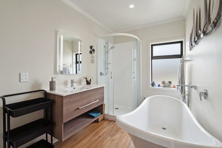 Photo of property in 7 Kathleen Place, Rainbow Point, Taupo, 3330