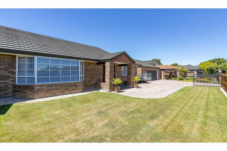 Photo of property in 2 Hinton Place, Rangiora, 7400