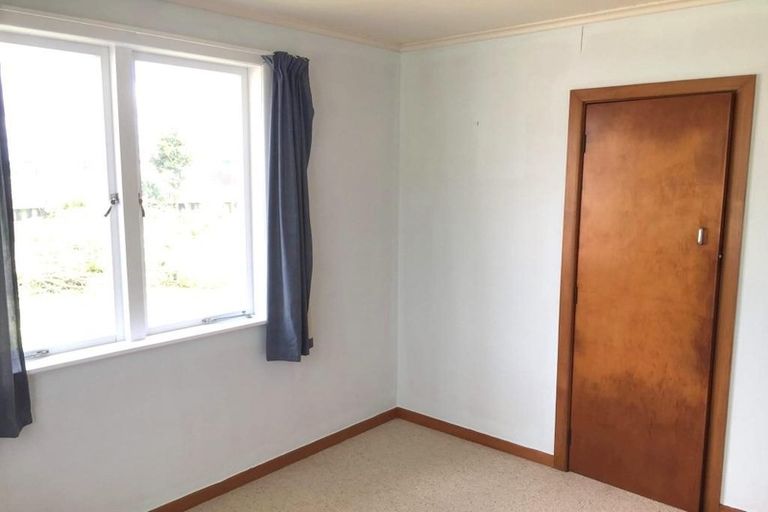 Photo of property in 6 Tawa Road, Te Atatu Peninsula, Auckland, 0610