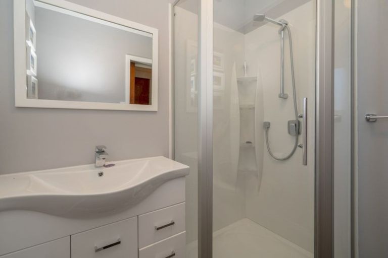 Photo of property in 11 Dotterel Place, Whitianga, 3510