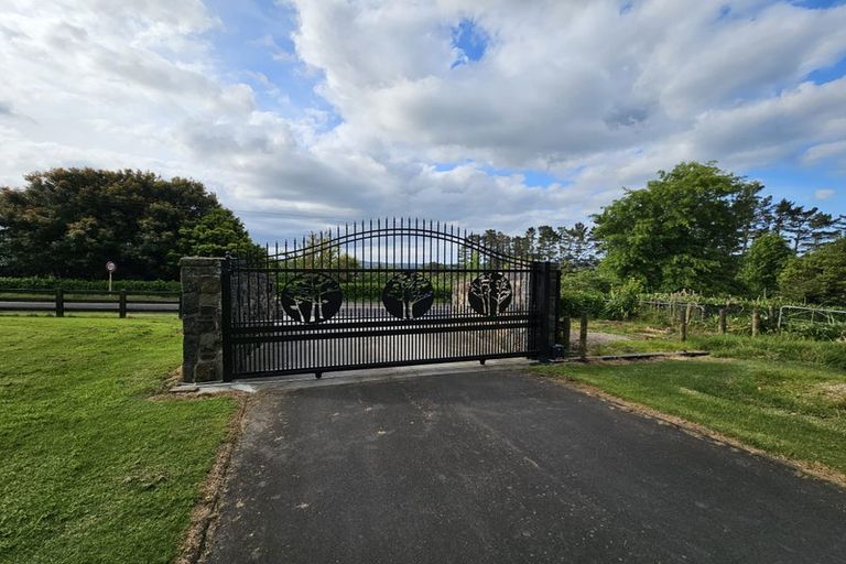 Photo of property in 18 Kaipara Road, Papakura, 2582