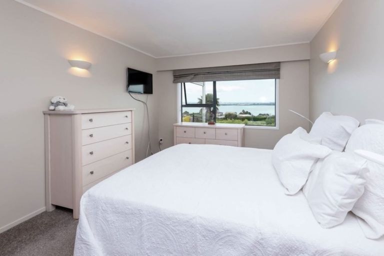 Photo of property in 1/11 Pounamu Place, Shelly Park, Auckland, 2014