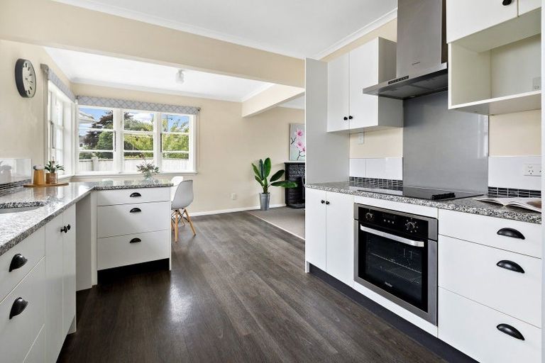Photo of property in 20 Peel Place, Wainuiomata, Lower Hutt, 5014