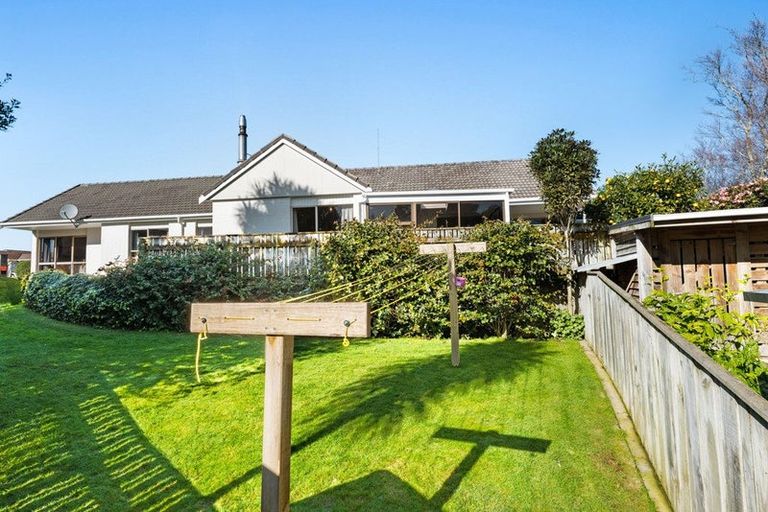 Photo of property in 15 Quin Crescent, Hawera, 4610