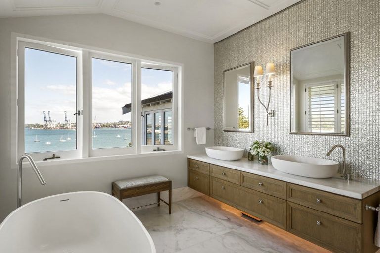Photo of property in 21 Stanley Point Road, Stanley Point, Auckland, 0624