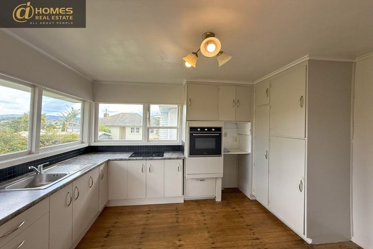 Photo of property in 20 Savoy Road, Glen Eden, Auckland, 0602