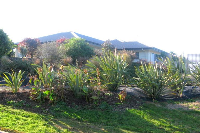 Photo of property in 2 Ohuka Place, Whitianga, 3510