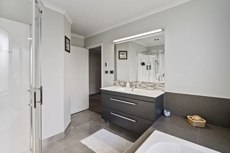 Photo of property in 9 Huetu Place, Bell Block, New Plymouth, 4312