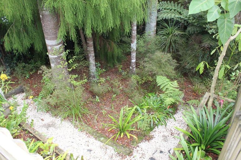 Photo of property in 5 Kaurimu Rise, Titirangi, Auckland, 0604