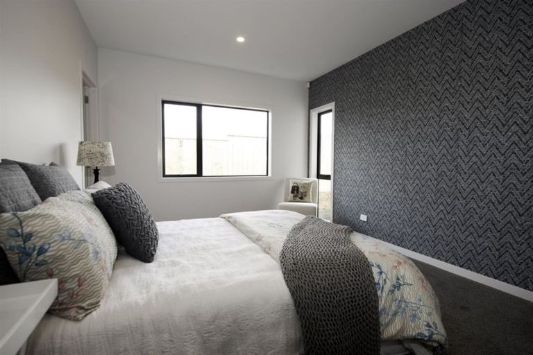 Photo of property in 17 Papa Orchard Drive, Kumeu, 0810