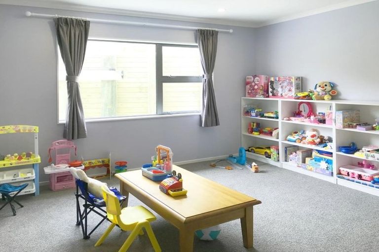 Photo of property in 5 Prestwich Rise, Churton Park, Wellington, 6037