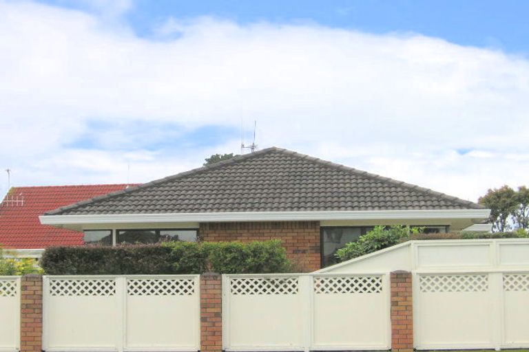 Photo of property in 2/2 Sunrise Avenue, Mount Maunganui, 3116