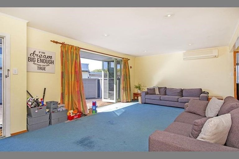 Photo of property in 85 Gloria Avenue, Te Atatu Peninsula, Auckland, 0610