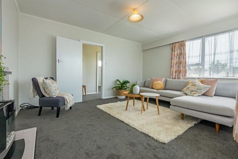 Photo of property in 28 Holdsworth Avenue, Milson, Palmerston North, 4414