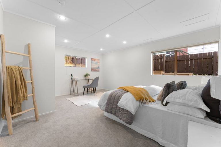 Photo of property in 152 Luckens Road, West Harbour, Auckland, 0618