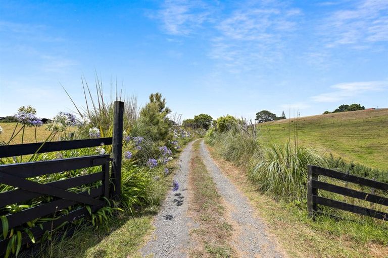 Photo of property in 380 Kaipara Coast Highway, Helensville, Kaukapakapa, 0871