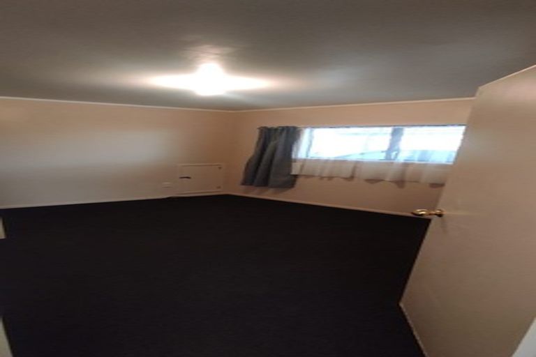 Photo of property in 1/12 Holiday Road, Stanmore Bay, Whangaparaoa, 0932