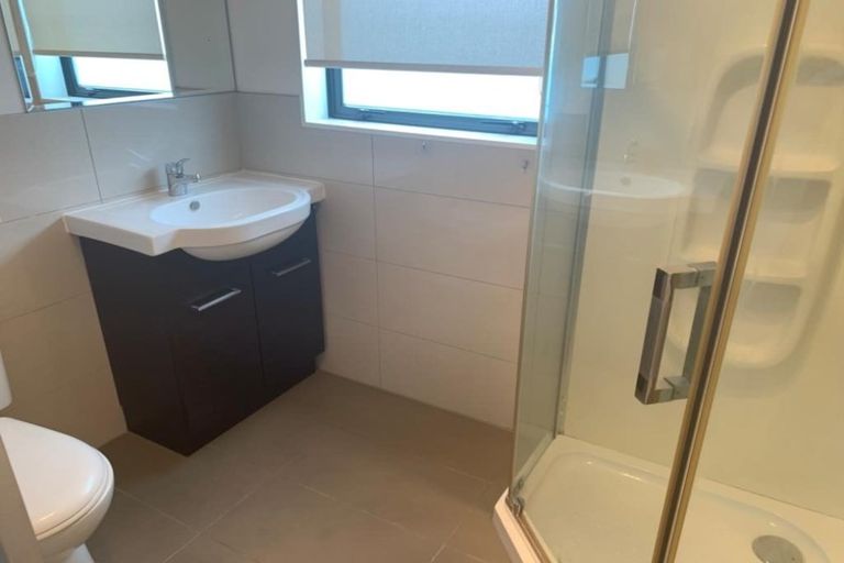 Photo of property in 1 Mark Edward Drive, Half Moon Bay, Auckland, 2012