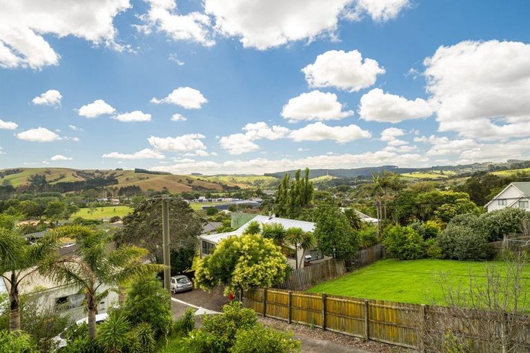 Photo of property in 4 Rautawhiri Road, Helensville, 0800