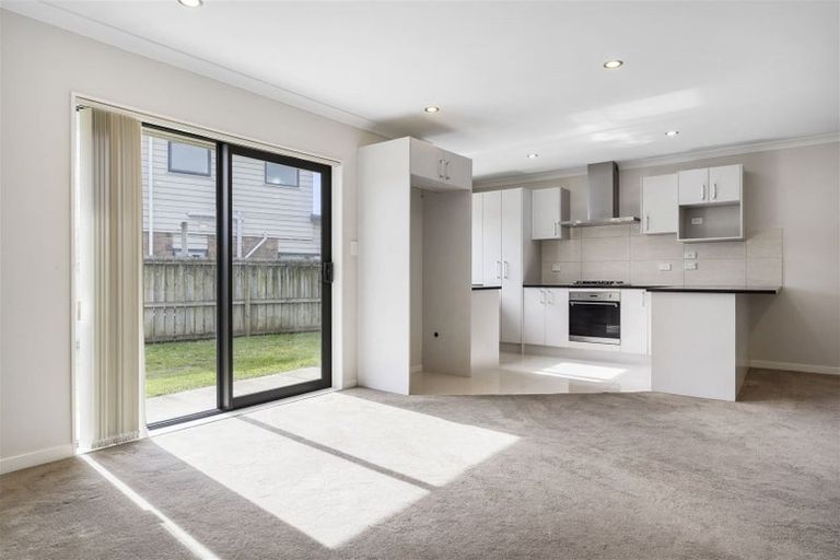 Photo of property in 6 Kirikiri Drive, Papakura, 2110