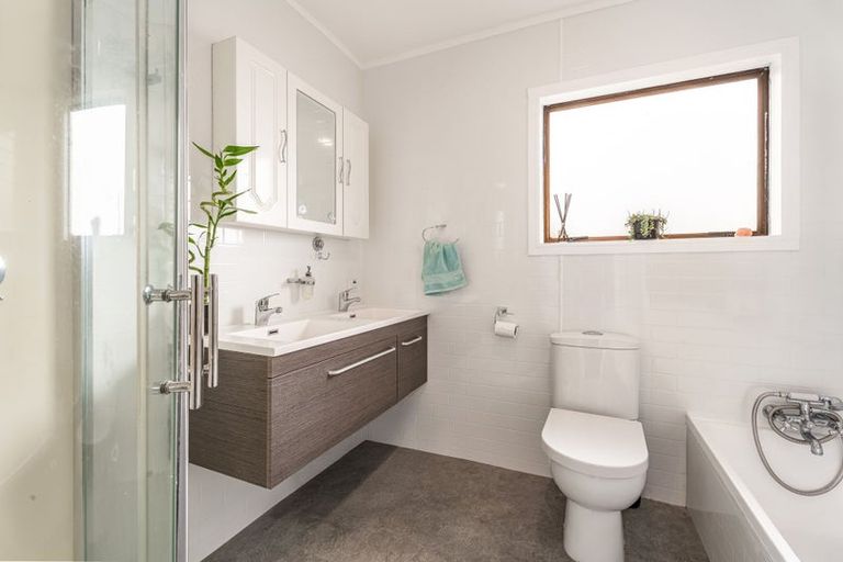 Photo of property in 38 Whanga Crescent, Titahi Bay, Porirua, 5022