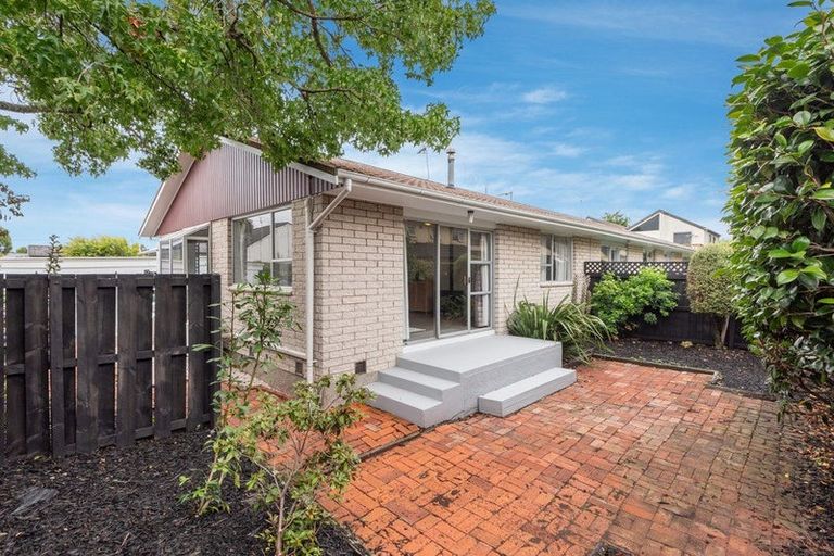 Photo of property in 3/9a Avonhead Road, Avonhead, Christchurch, 8042