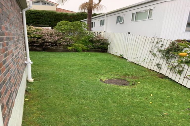 Photo of property in 1/8 Pupuke Road, Hillcrest, Auckland, 0627