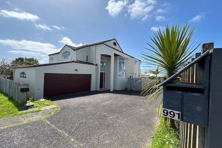 Photo of property in 2/991 Beach Road, Torbay, Auckland, 0630