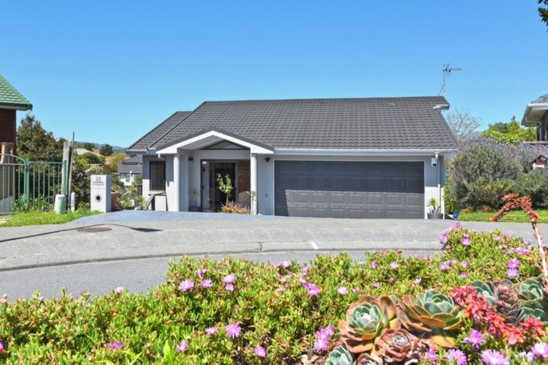 Photo of property in 23 Molyneux Close, Whitby, Porirua, 5024