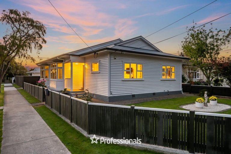 Photo of property in 32 Birdwood Road, Waterloo, Lower Hutt, 5011
