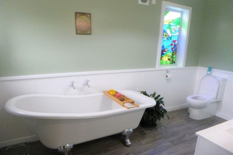 Photo of property in 5 Roebuck Street, Westport, 7825