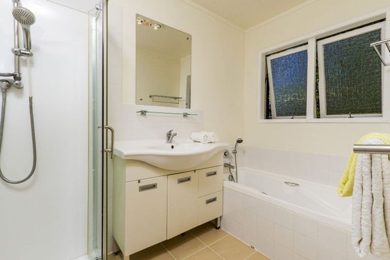Photo of property in 29 Jellicoe Road, Murrays Bay, Auckland, 0630