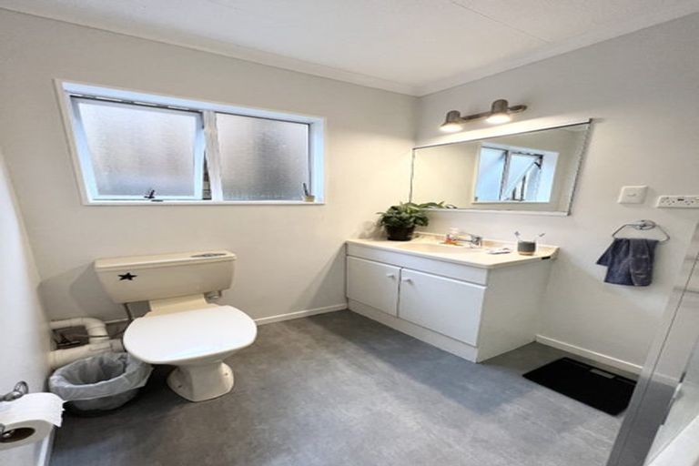 Photo of property in 19 Hauraki Crescent, Pinehill, Auckland, 0632