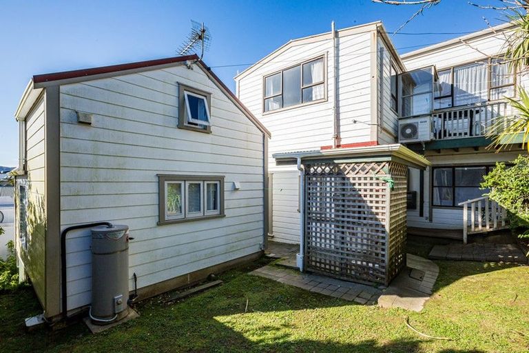 Photo of property in 81 Northland Road, Northland, Wellington, 6012
