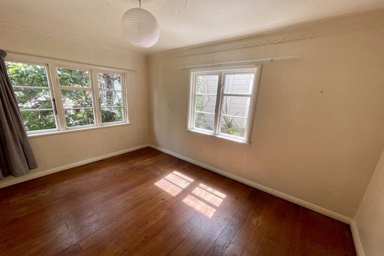 Photo of property in 27 Harland Street, Brooklyn, Wellington, 6021
