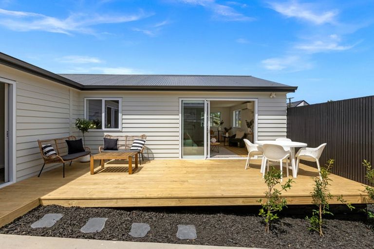Photo of property in 15a Hamurana Place, Te Atatu Peninsula, Auckland, 0610