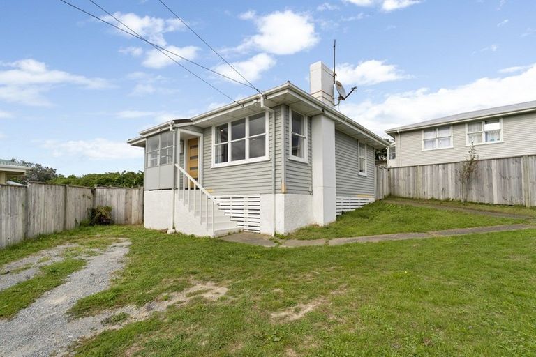 Photo of property in 11 Te Puke Street, Titahi Bay, Porirua, 5022