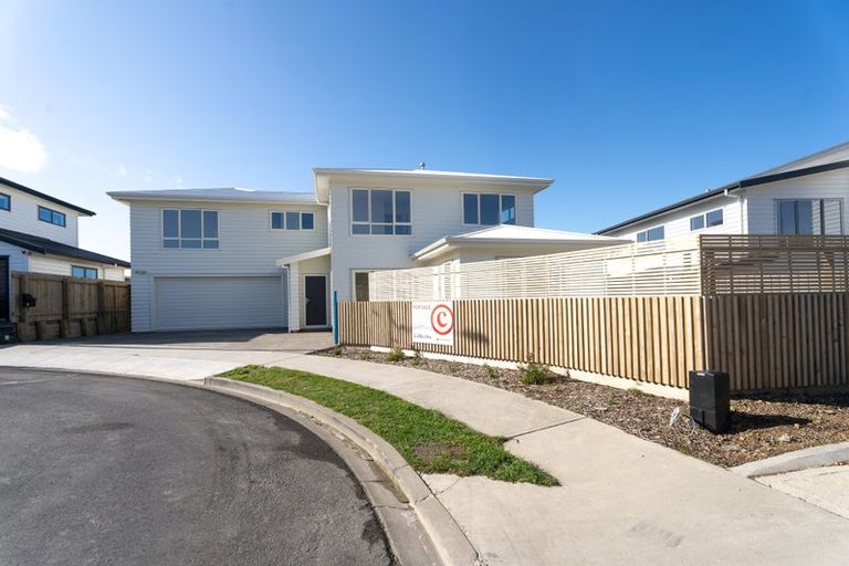 Photo of property in 7 Pine Hill Rise, Glenside, Wellington, 6037
