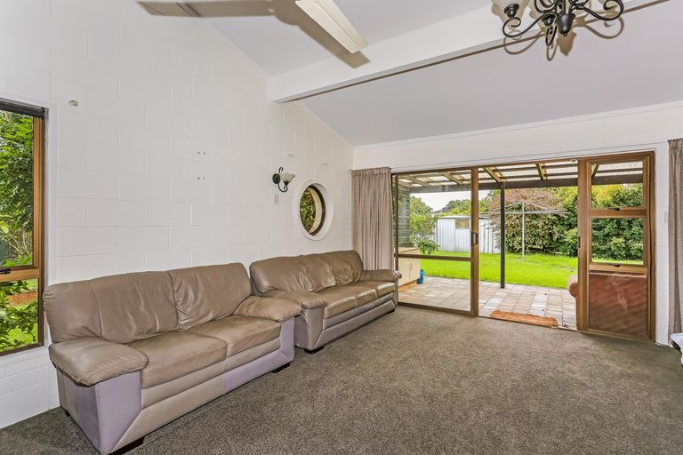 Photo of property in 120 Racecourse Road, Waiuku, 2123