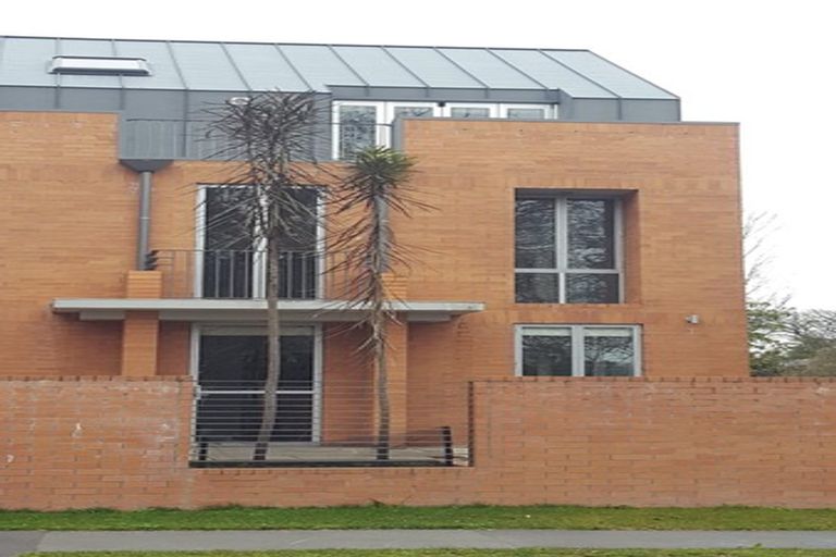 Photo of property in 33c Cranmer Square, Christchurch Central, Christchurch, 8013