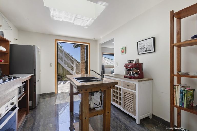 Photo of property in 274 Queens Drive, Lyall Bay, Wellington, 6022