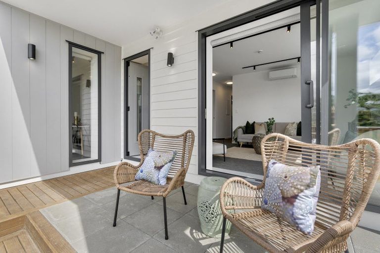 Photo of property in 69u2 Tiketike Way, Brooklyn, Wellington, 6021