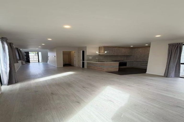 Photo of property in 47c Bruce Mclaren Road, Henderson, Auckland, 0612