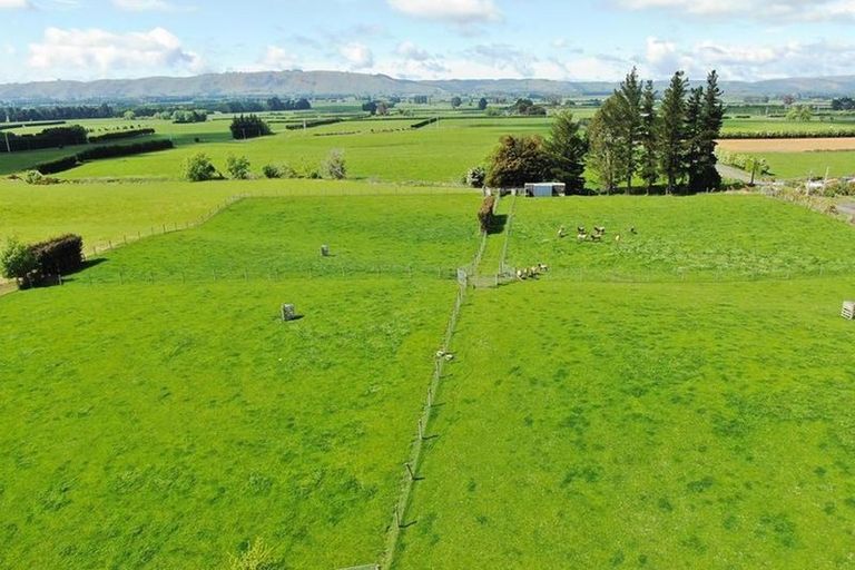 Photo of property in 68 Currie Road, Woodside, Outram, 9073