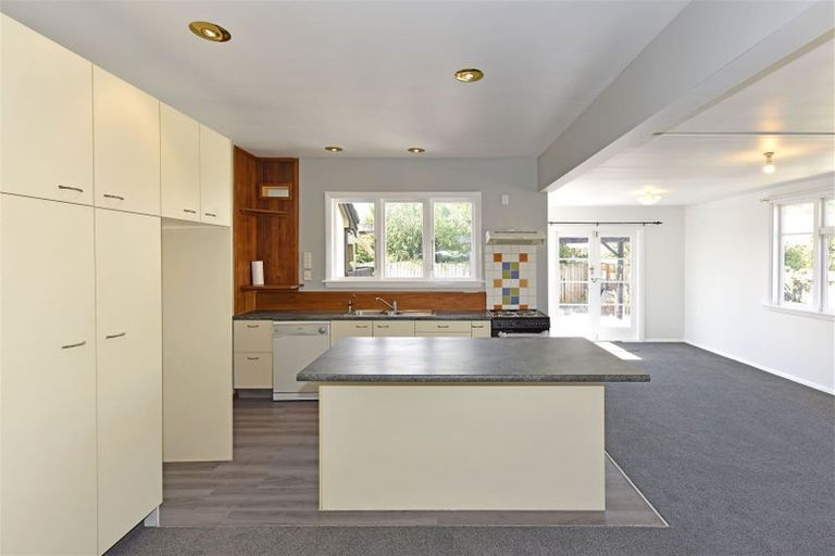 Photo of property in 84 Racecourse Road, Sockburn, Christchurch, 8042