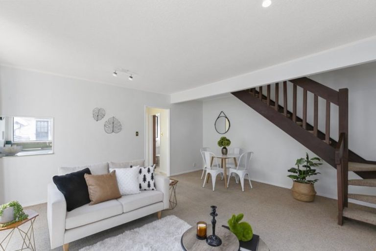 Photo of property in 200f6 Onepu Road, Lyall Bay, Wellington, 6022