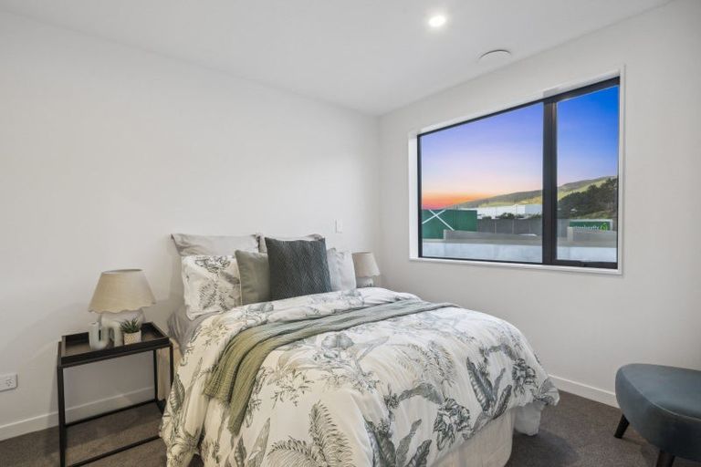 Photo of property in 9 Ara Paiwhenua, Tawa, Wellington, 5028